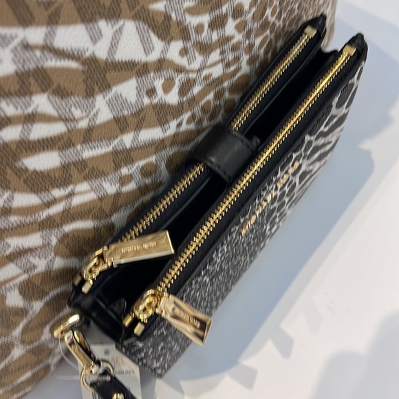 MICHAEL KORS LARGE DOUBLE ZIP WRISTLET WALLET PHONE CASE CLUTCH
Black Multi - Picture 14 of 16